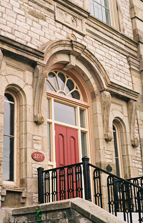 Picture of a heritage building to illustrate the concept of revisiting 35mm film in photography