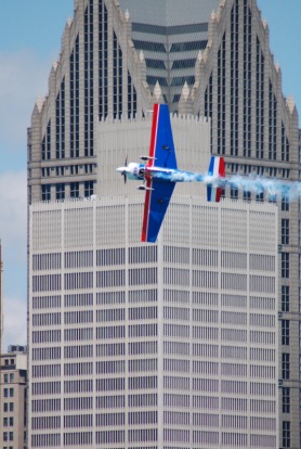 1/4000 shutter speed freezing Red Bull acrobatic plane; © 2010, FreePhotoCourse.com, all rights reserved 