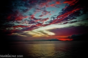 Beautiful sunset picture, Manila Bay, Philippines.Find more digital photography tips, dslr camera lessons and artistic photo galleries at www.FreePhotoCourse.com.  © 2011, all rights reserved.