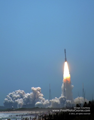 Rocket launch photography tips; picture of an Atlas V rocket, NASA Juno mission, photographed from Playalinda Beach, Canaveral National Seashore. Rocket Launch Tips Article.© 2011, Stephen Kristof for FreePhotoCourse.com; all rights reserved.  